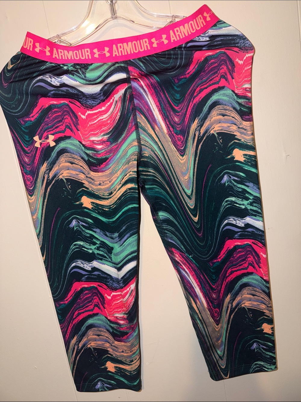 Under Armour Girls Multicolor Marble Capri Leggings - Pink, Teal, Black